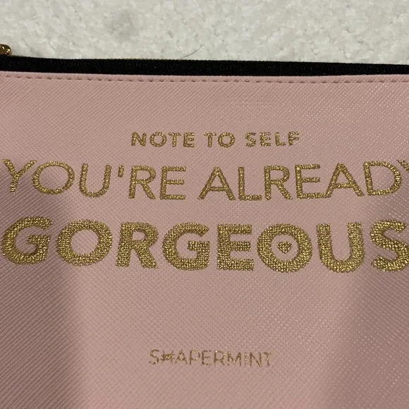 SHAPERMINT pink bag. Makeup pouch. Gold embossed. Beautiful pink colour. - Picture 4 of 6